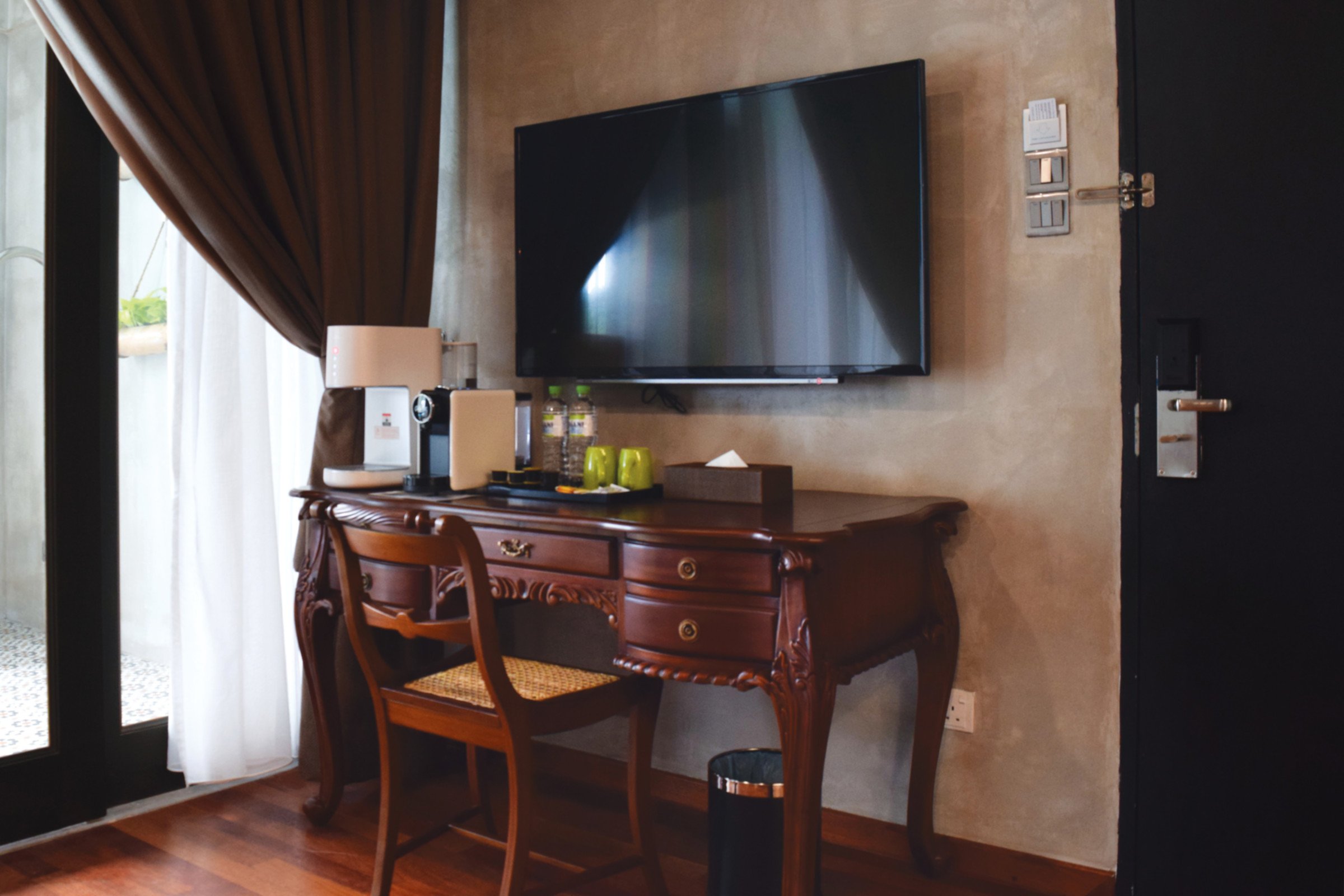 Treasures Suite indoor living room