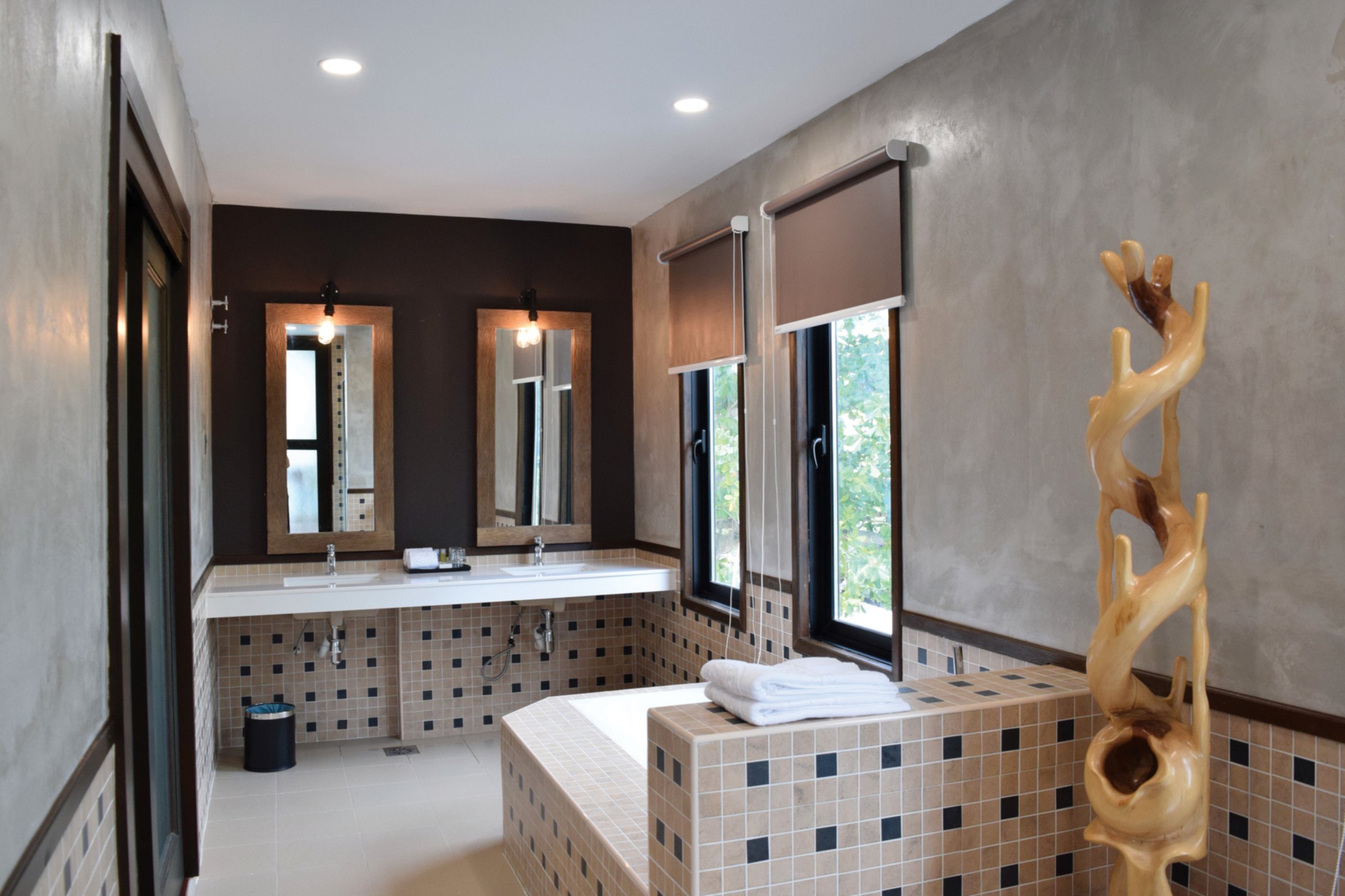 Treasures Suite bathroom