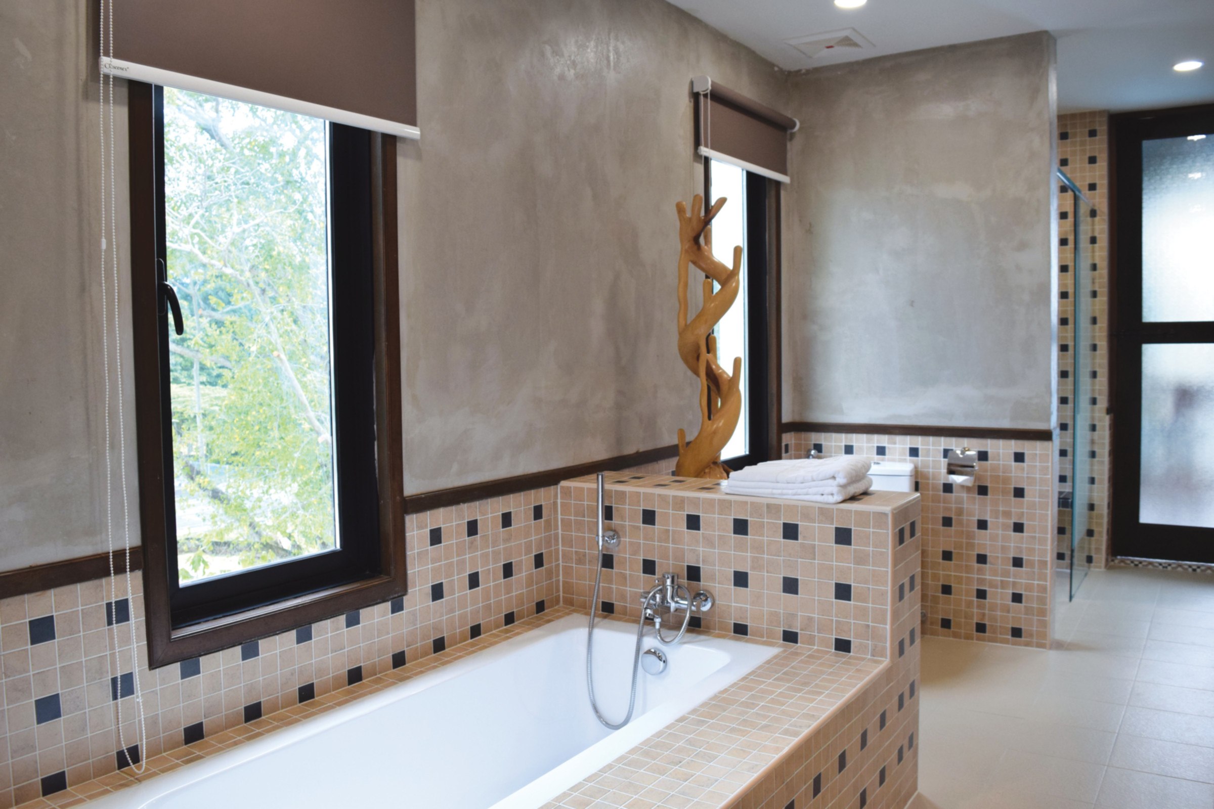 Treasures Suite bathroom alternate view
